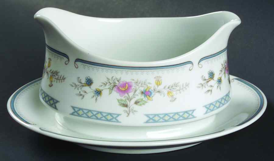 Stratford Gravy Boat with Attached Underplate by Brookwood-1