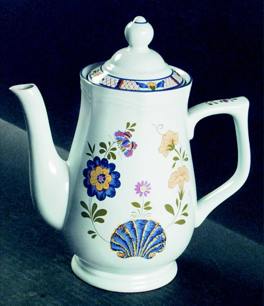 Bretonne Coffee Pot & Lid by Georges Briard-1
