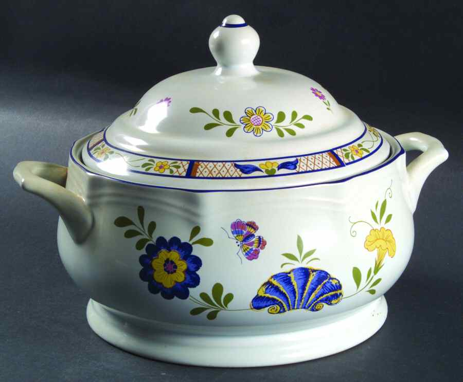 Bretonne Round Covered Vegetable by Georges Briard-1