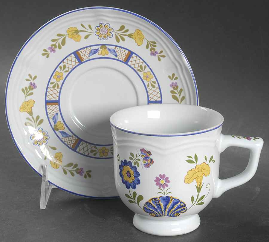 Bretonne Footed Cup & Saucer Set by Georges Briard-1
