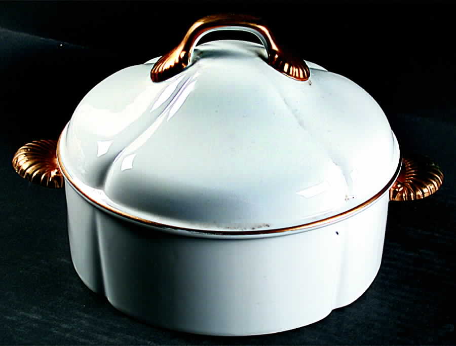 Coquille D'Or Gold 1.75 Qt Round Covered Casserole by Georges Briard-1