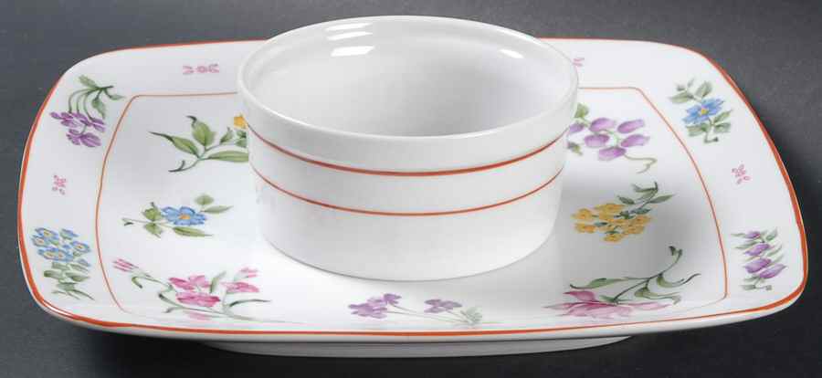 Floral Fantasy 1 Piece Chip & Dip by Georges Briard-1