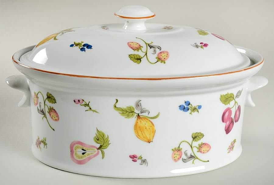 Garden of Eden 2.5 Quart Oval Covered Casserole by Georges Briard-1