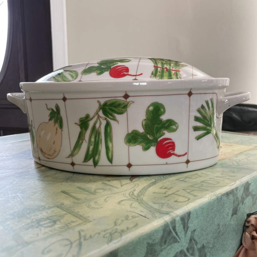 La Salade 2 Quart Oval Covered Casserole by Georges Briard-1