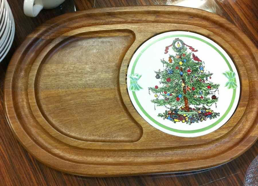 Yule Tide Wood Base Cheese and Cracker Set by Georges Briard-1