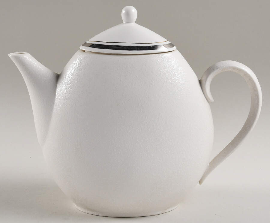 Chantilly Teapot & Lid by Sascha Brastoff-1