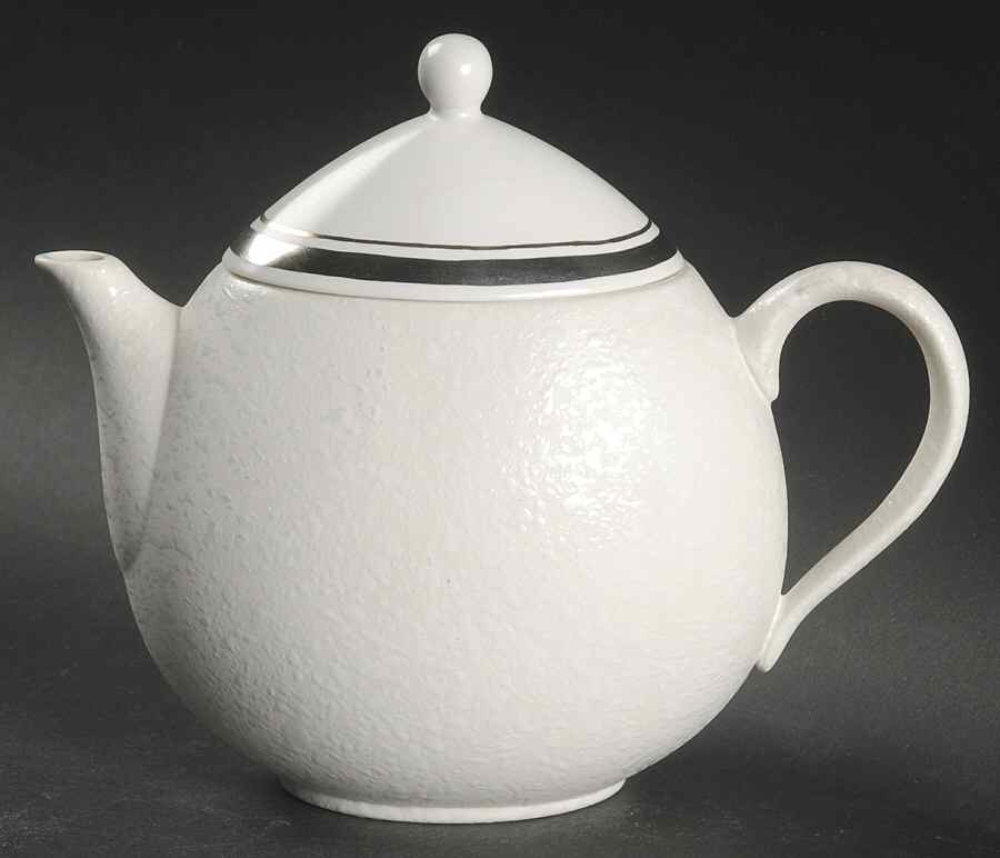 Chantilly Creamer & Lid by Sascha Brastoff-1