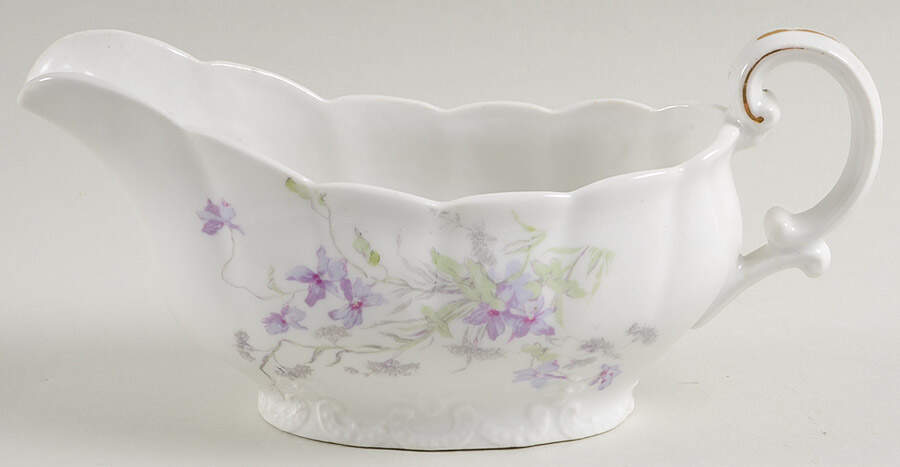 5186 Gravy Boat by Bassett-1