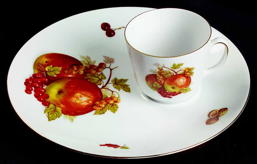 BTH4 (1-16" Gold Trim) Snack Plate & Cup Set by Bareuther & Co-1