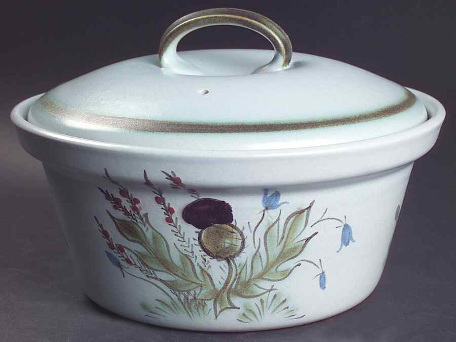 Thistleware 1.25 Qt Round Covered Casserole by Buchan-1