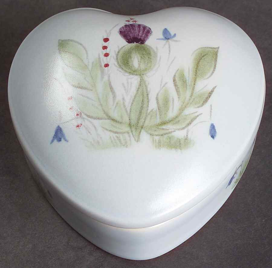 Thistleware Heart Shape Box & Lid by Buchan-1