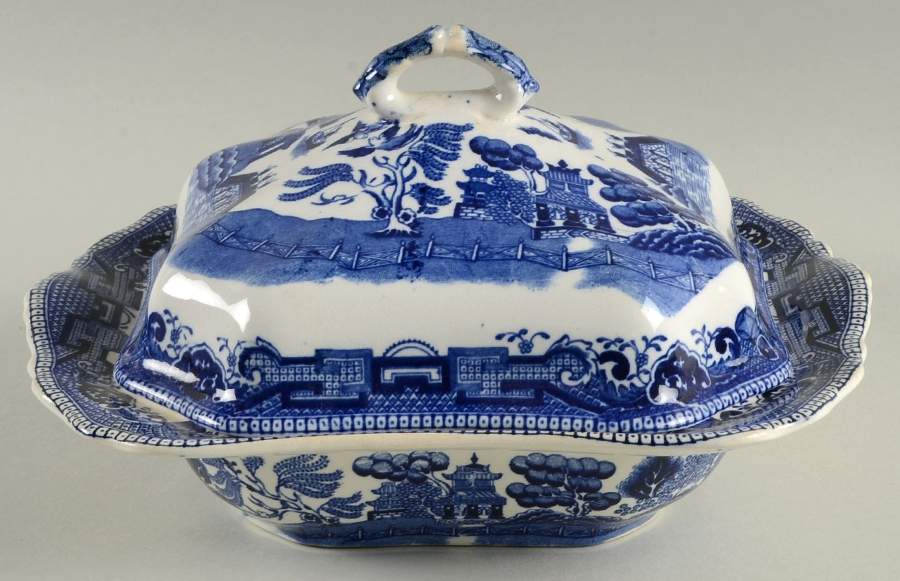 Blue Willow (Non Restaurant, No Trim) Square Covered Vegetable by Buffalo Pottery-1