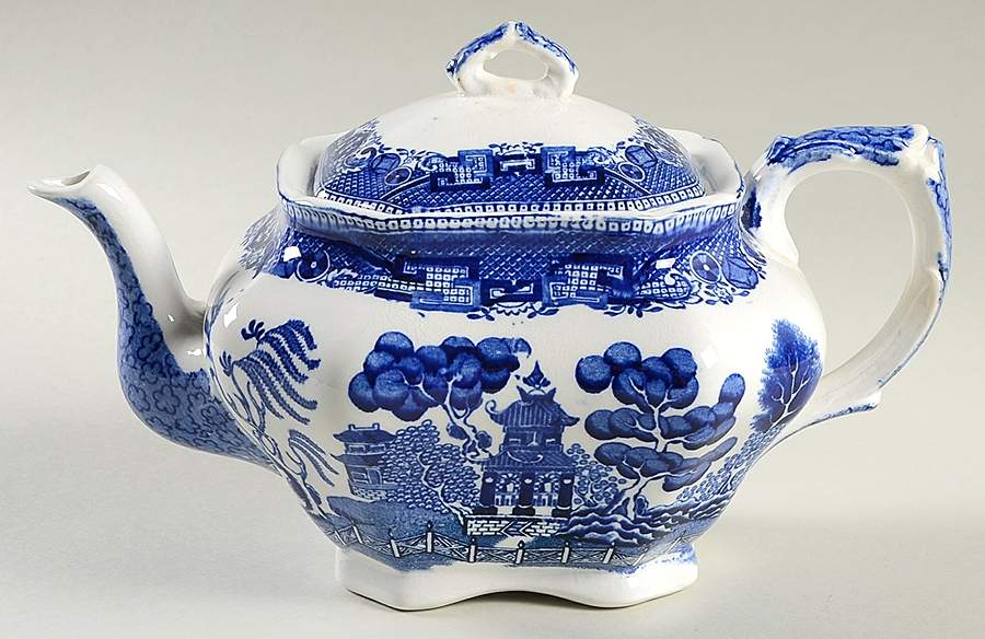 Blue Willow (Non Restaurant, No Trim) Teapot & Lid by Buffalo Pottery-1