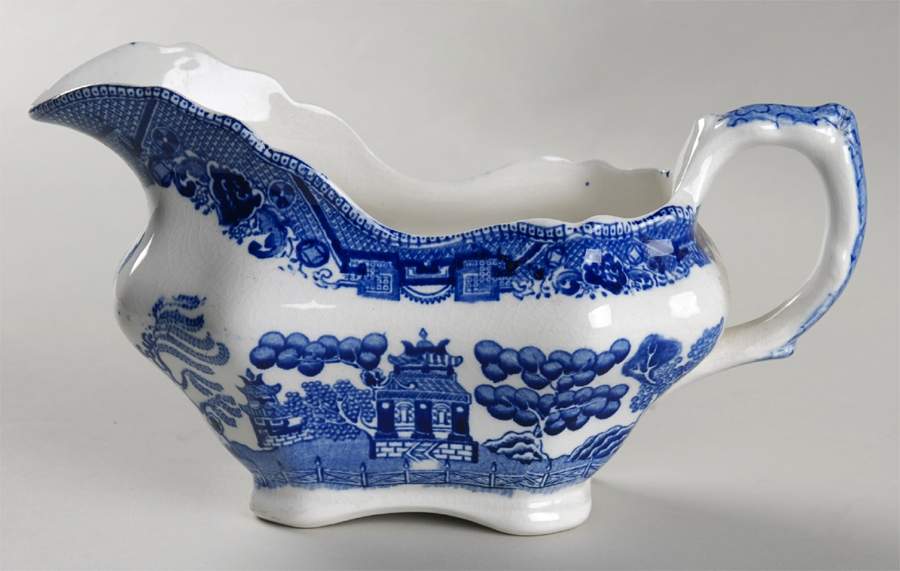 Blue Willow (Non Restaurant, No Trim) Gravy Boat by Buffalo Pottery-1