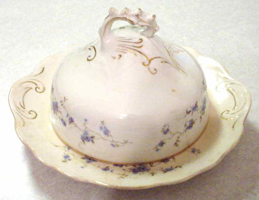 BUF16 Round Covered Butter by Buffalo Pottery-1