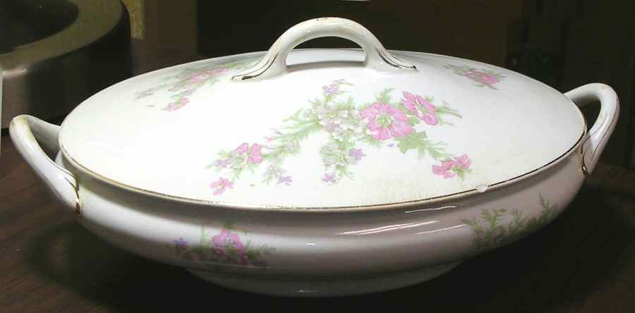 BUF29 Oval Covered Vegetable by Buffalo Pottery-1
