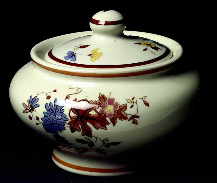 BUF7 Sugar Bowl & Lid by Buffalo Pottery-1