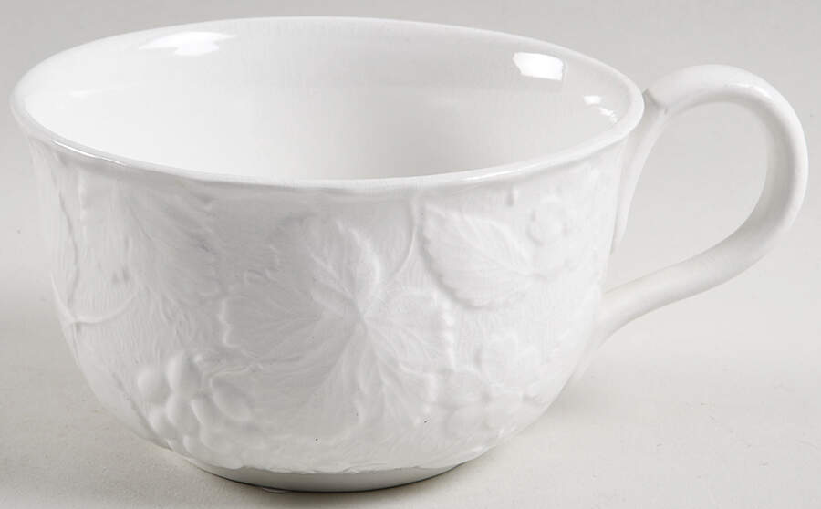 Strawberry and Grape Leaf White (Davenport) Oversized Cup by Burgess & Leigh-1