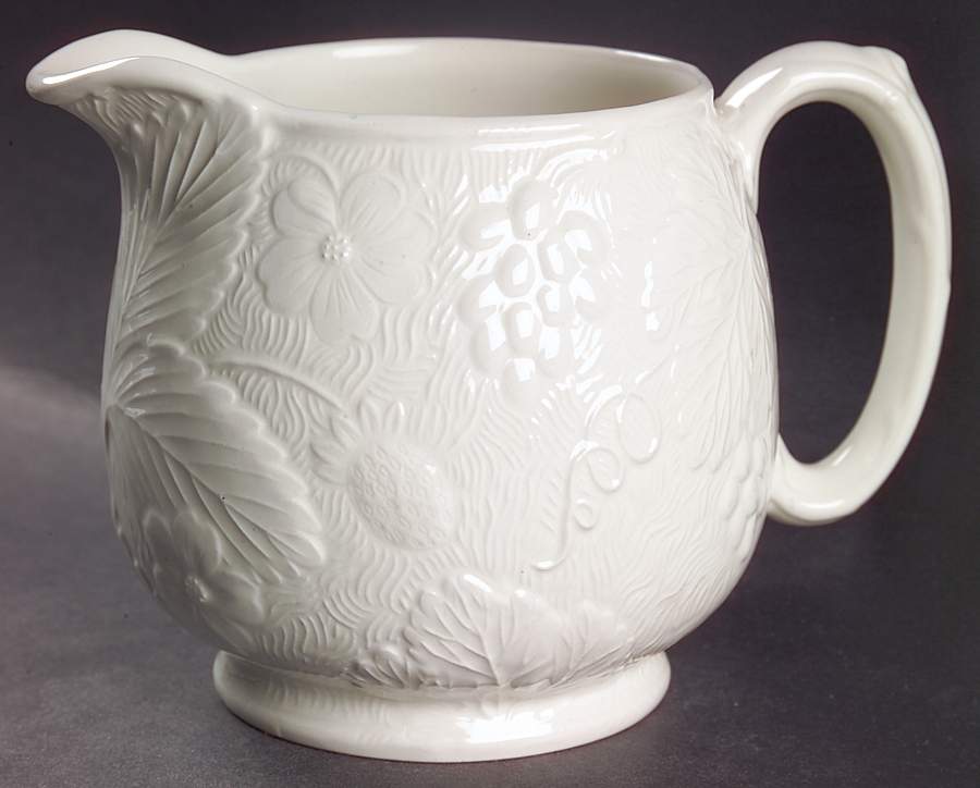 Strawberry and Grape Leaf White (Davenport) 24 Oz Jug by Burgess & Leigh-1