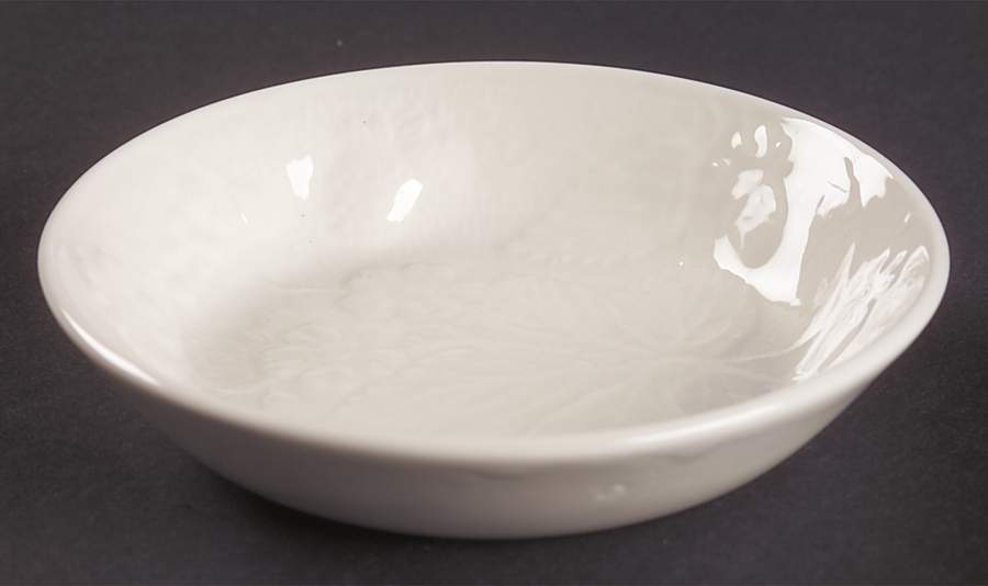 Strawberry and Grape Leaf White (Davenport) Fruit/Dessert (Sauce) Bowl by Burgess & Leigh-1