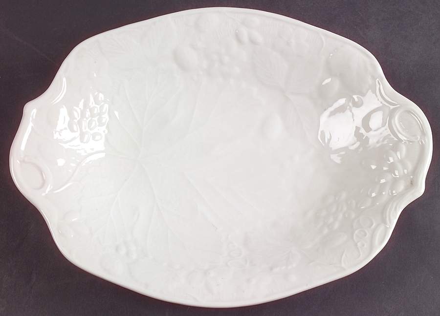 Strawberry and Grape Leaf White (Davenport) Medium Oval Tray by Burgess & Leigh-1