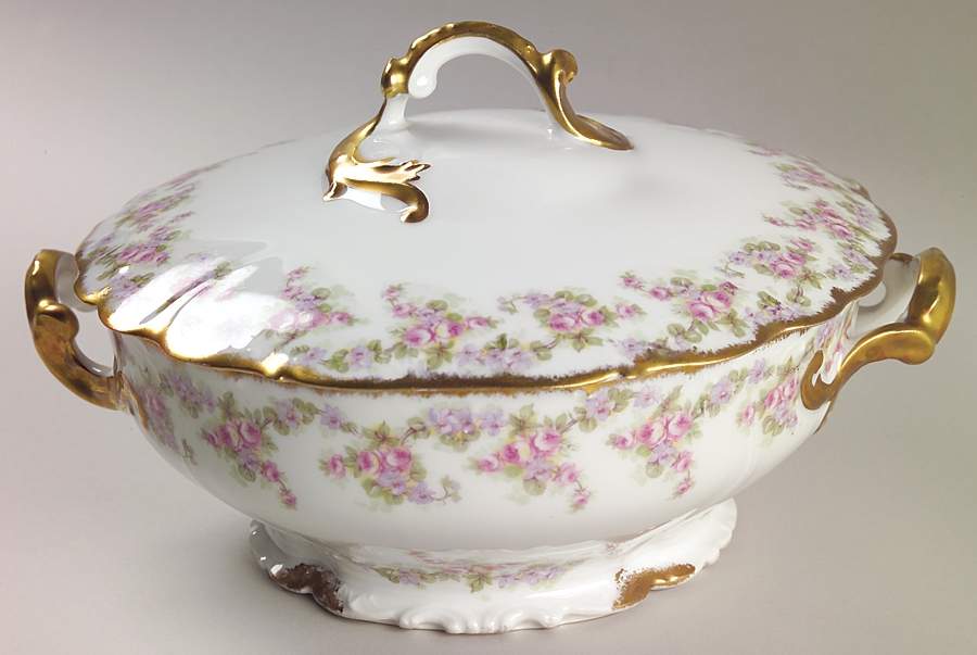 Bridal Wreath Round Covered Vegetable by Bawo & Dotter-1