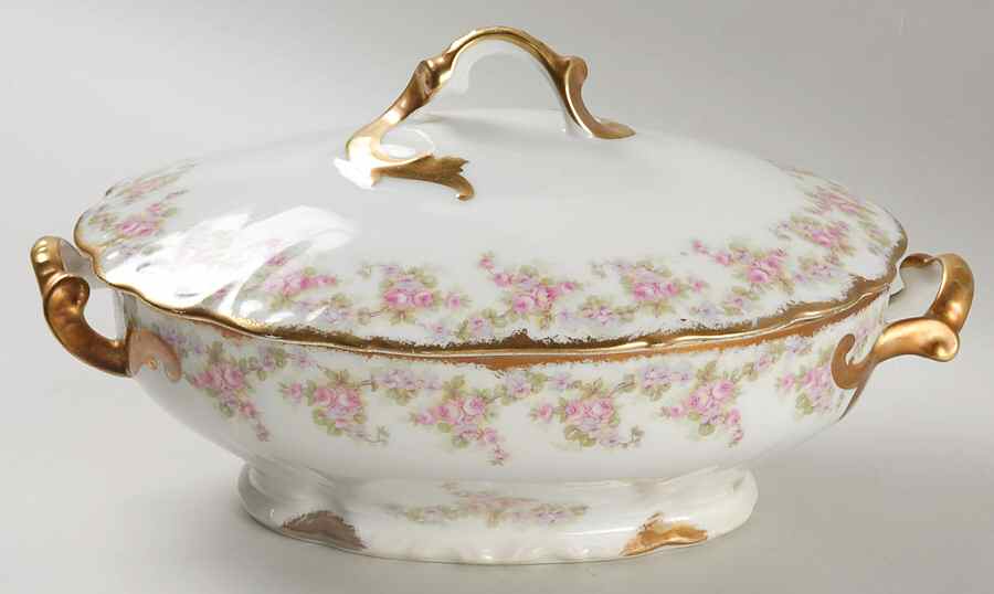 Bridal Wreath Oval Covered Vegetable by Bawo & Dotter-1