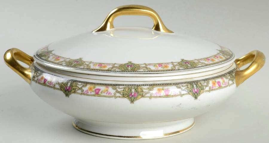 BWD12 (WHITE BACKGROUND) Round Covered Vegetable by Bawo & Dotter-1