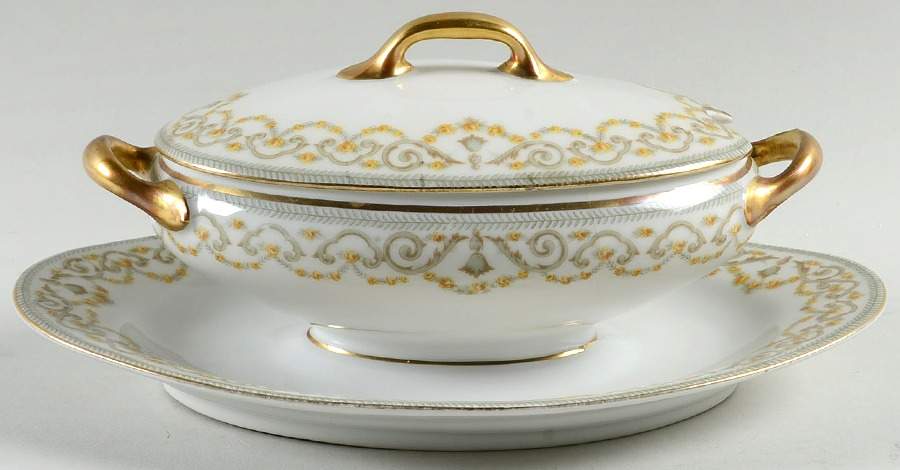 BWD13 Sauce Boat with Attached Underplate & Lid by Bawo & Dotter-1