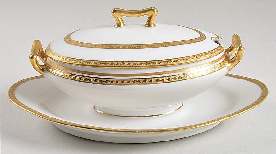 BWD25 Sauce Boat with Attached Underplate & Lid by Bawo & Dotter-1