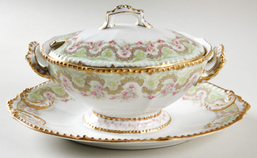 BWD39 Gravy Boat w/Attached Underplate & Lid by Bawo & Dotter-1
