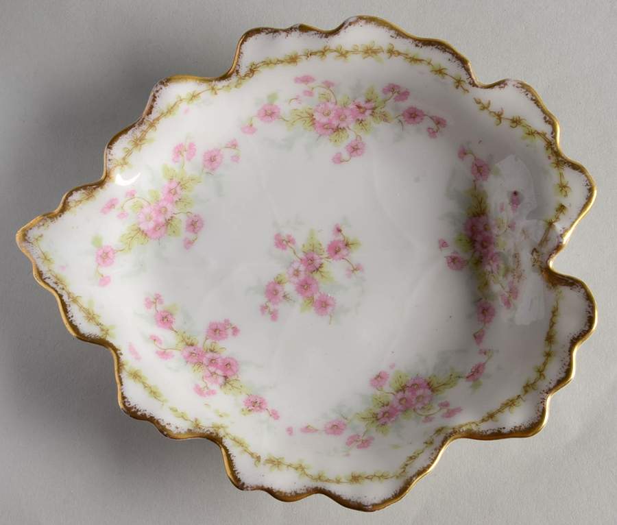 BWD4 Leaf Shaped Dish by Bawo & Dotter-1