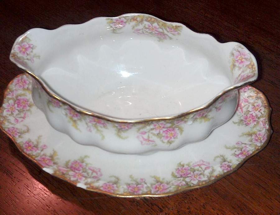 BWD48 Gravy Boat with Attached Underplate by Bawo & Dotter-1