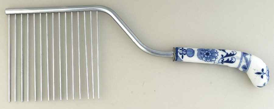 Blue Danube Cake Breaker with Stainles Picks by Blue Danube (Japan)-1