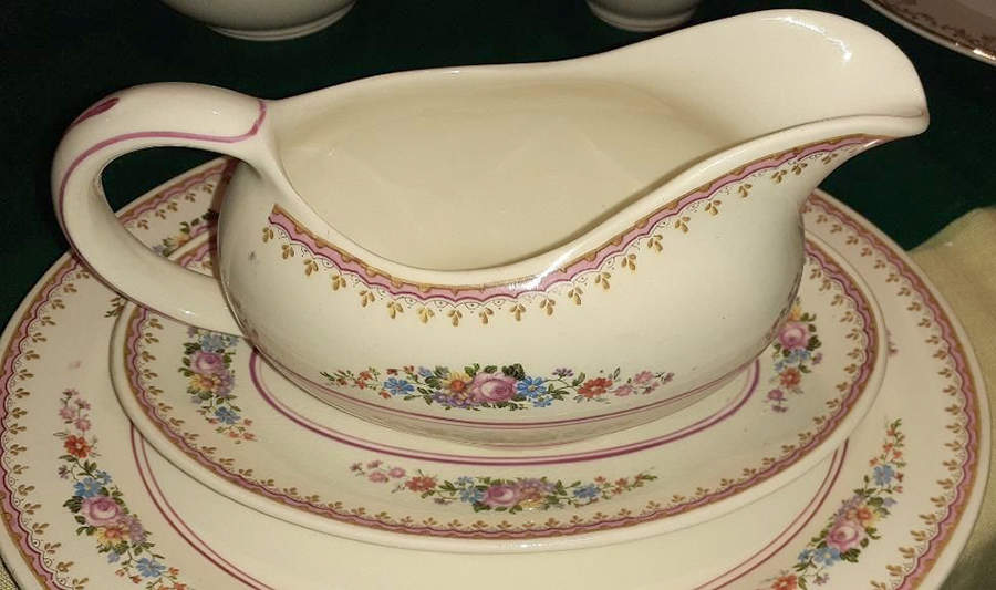 Windsor Gravy Boat & Underplate by Barratts-1