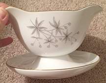 BIG15 Gravy Boat with Attached Underplate by Bing & Grondahl-1