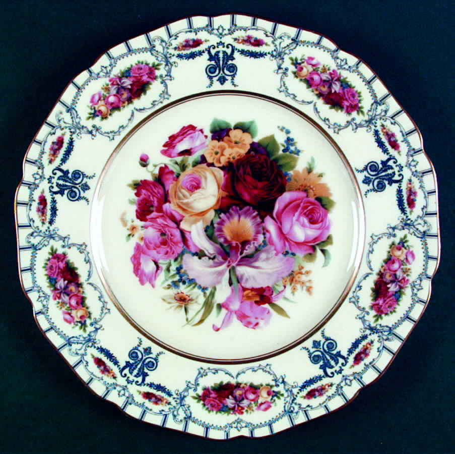 Minerva Dinner Plate by Black Knight-1