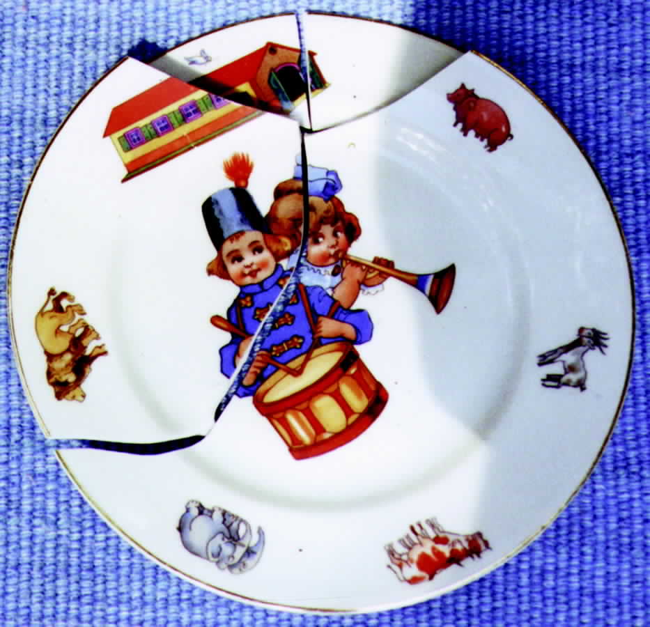 12760 Dinner Plate by Bassett-1