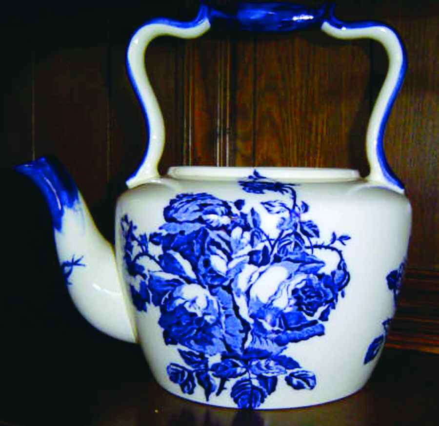 Flow Blue Kettle No Lid by Blakeney-1