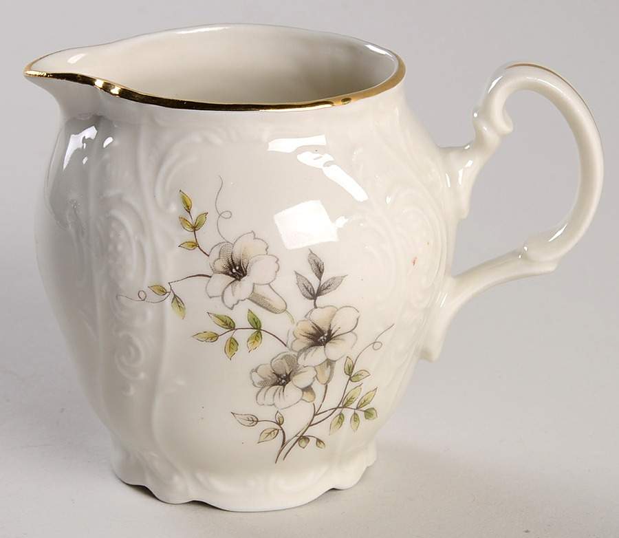 Blossom Creamer by Thun-1