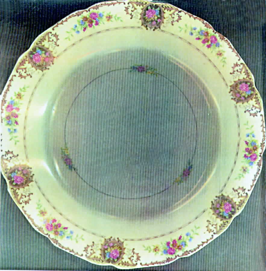 Paulina Dinner Plate by Black Knight-1