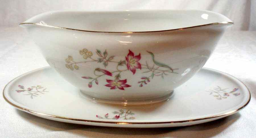 BAV91 Gravy Boat with Attached Underplate by Bavaria-1