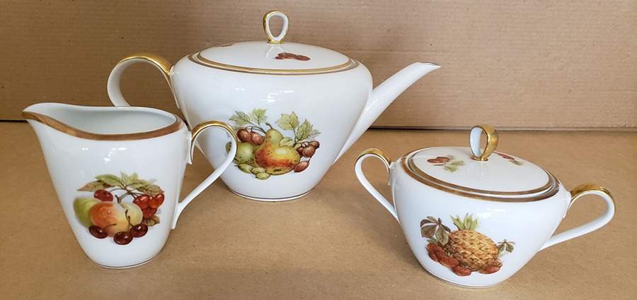 BTH4B (1-4" Gold Trim) Sugar Bowl & Lid by Bareuther & Co-1