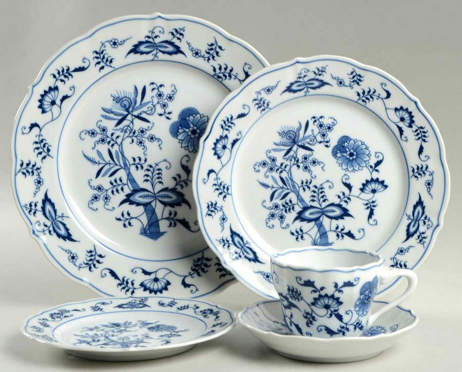 Blue Danube (2001 Anniversary Stamp) 5 Piece Place Setting by Blue Danube (Japan)-1