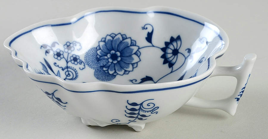 Blue Danube (2001 Anniversary Stamp) Leaf Shaped Dish by Blue Danube (Japan)-1