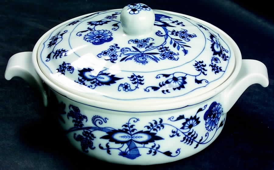 Blue Danube (2001 Anniversary Stamp) 1 Qt Round Covered Casserole by Blue Danube (Japan)-1
