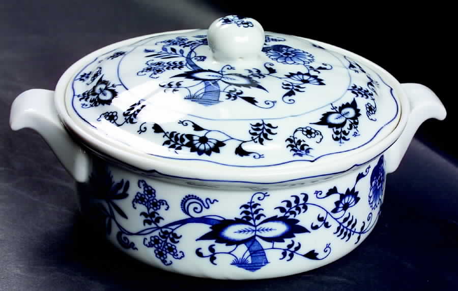 Blue Danube (2001 Anniversary Stamp) 1.5 Qt Round Covered Casserole by Blue Danube (Japan)-1