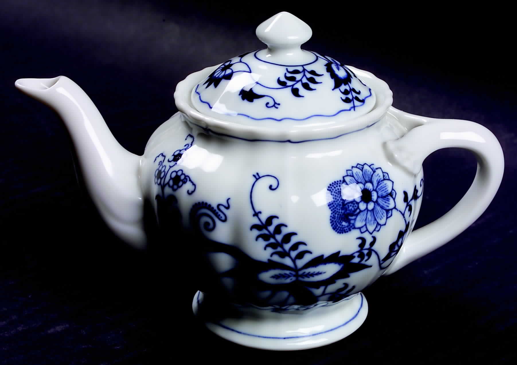 Blue Danube (2001 Anniversary Stamp) Mini Teapot & Lid by Blue Danube (Japan)-1