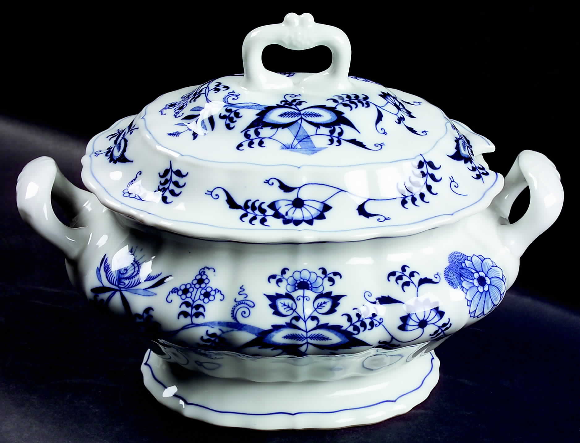 Blue Danube (2001 Anniversary Stamp) Oval Tureen & Lid by Blue Danube (Japan)-1