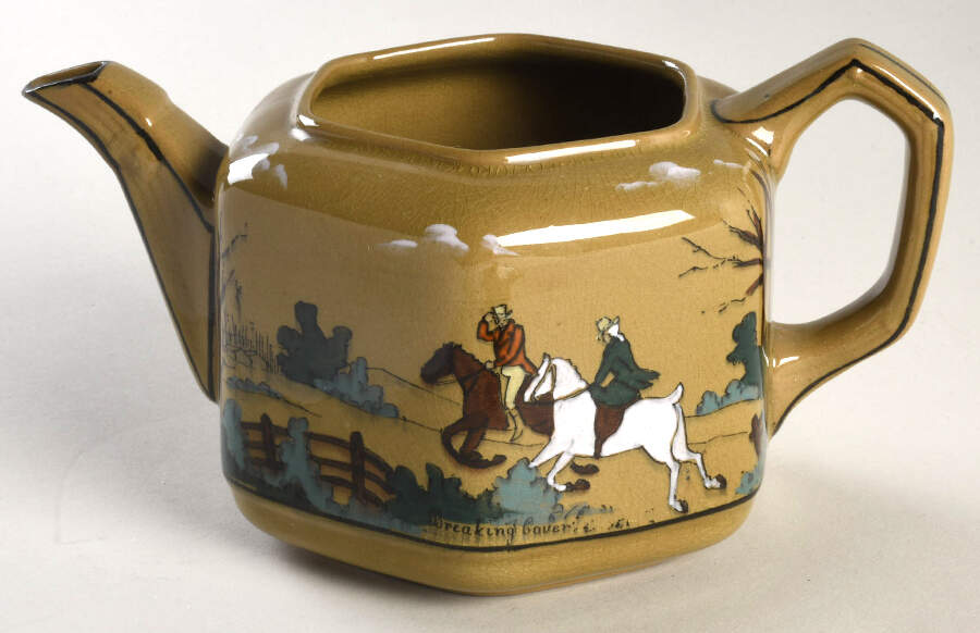 Fallowfield Hunt Small Teapot No Lid by Buffalo Pottery-1